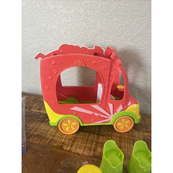 SHOPKINS SMOOTHIE TRUCK Play Set 2 Exclusive Shopkins Blender Stools PLUS More - Picture 10 of 12